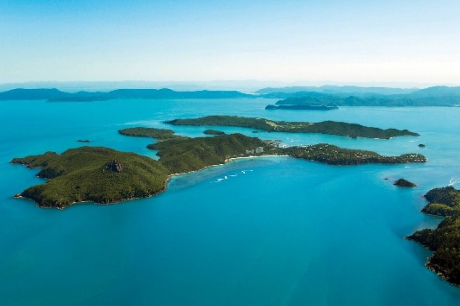 Aerial view of tropical islands and turquoise waters in the Whitsundays