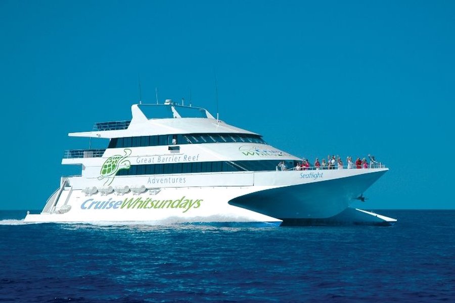 white cruise whitsundays ferry cruising over the blue waters towards the great barrier reef